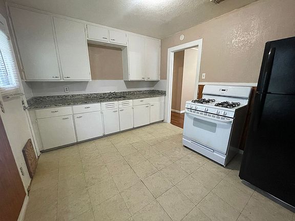 4th image of 1741 Palm St