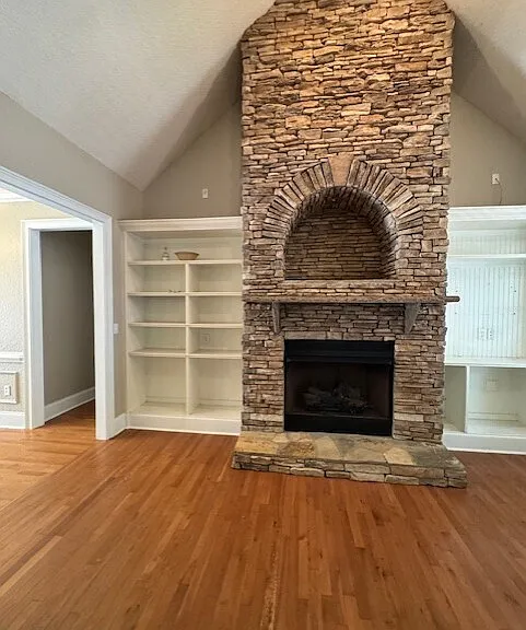 207 Lakeview Ct — Photo 2