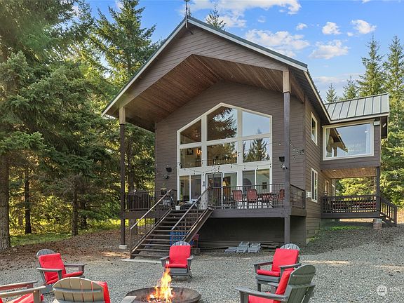 Beautiful Large windows to soak up the View>