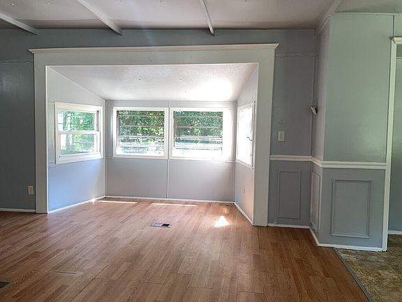 2nd image of 18 White Horse Road Ext