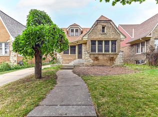 2473 N 61st St, Wauwatosa, WI 53213