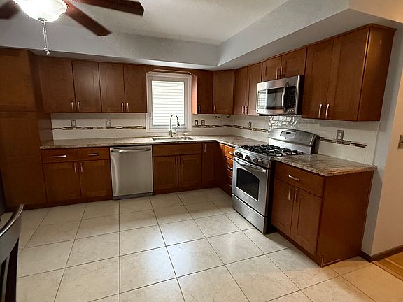 4th image of 19 Beech St #1