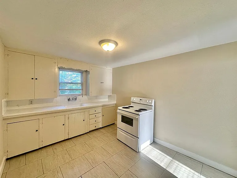 1420 E Houston St Units SERIES 78 — Photo 12