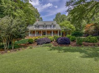 195 Camelot Dr, Fayetteville, GA 30214