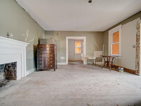 5th image of 315 E Lemon Ave