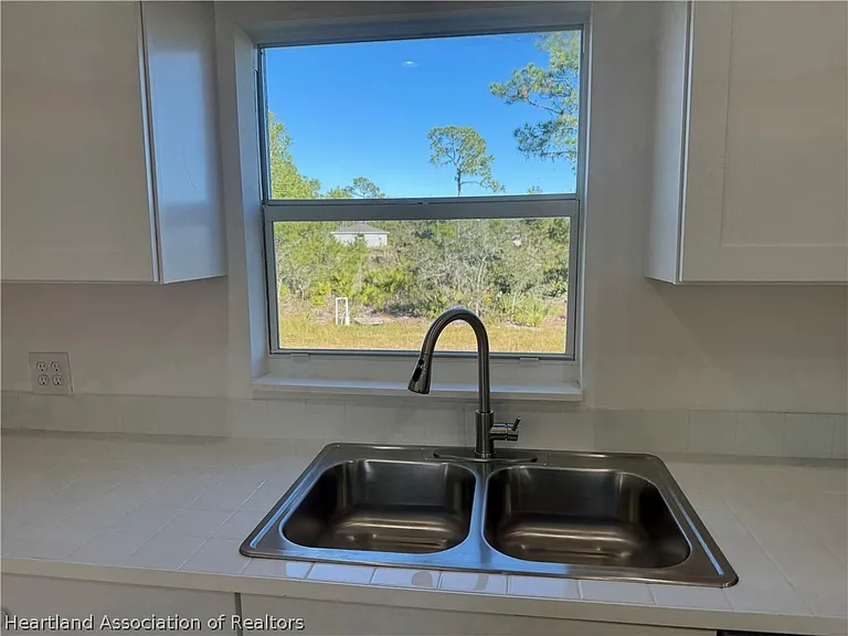 1408 Bittersweet St — Photo 8