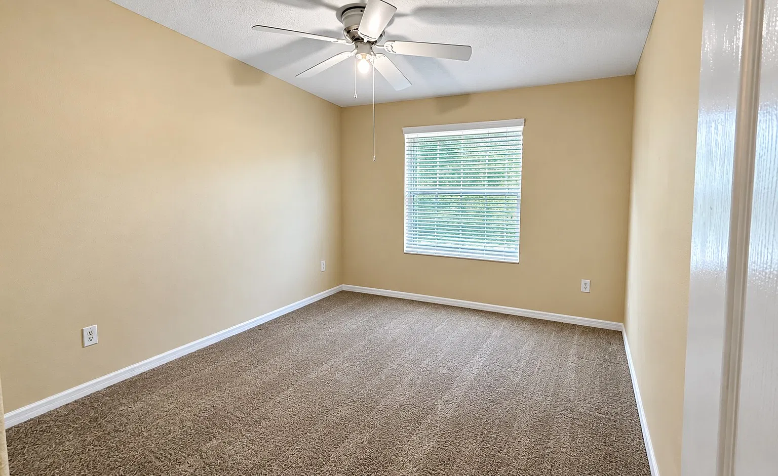 4 bed, 2.5 bath, 2251 sqft, $2,600 — Photo 4