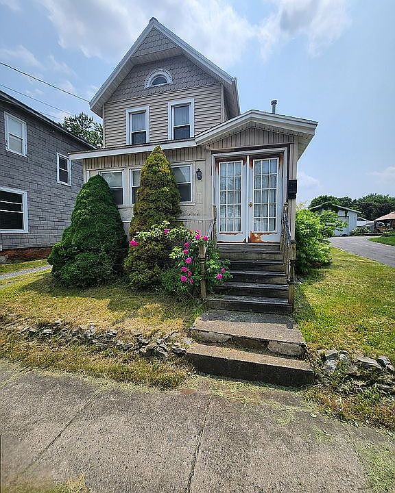1st image of 409 W Main St