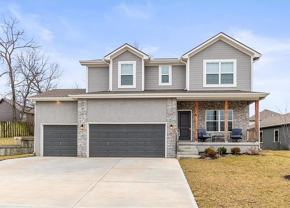 1st image of 801 NW Hickory Ridge Dr