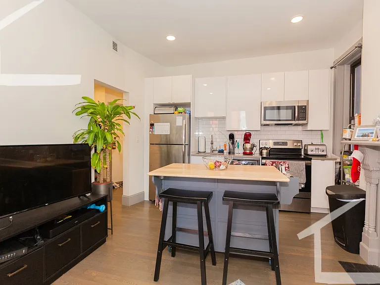 11 Belvidere St #14 — Photo 2