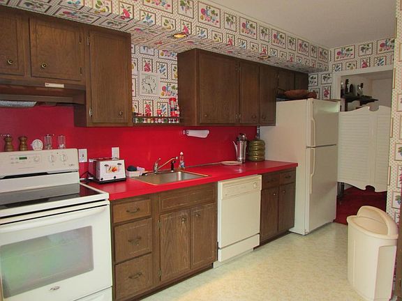 5th image of 7113 Lake Shore Dr Unit 9