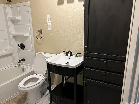5th image of 1808 Iris Ave