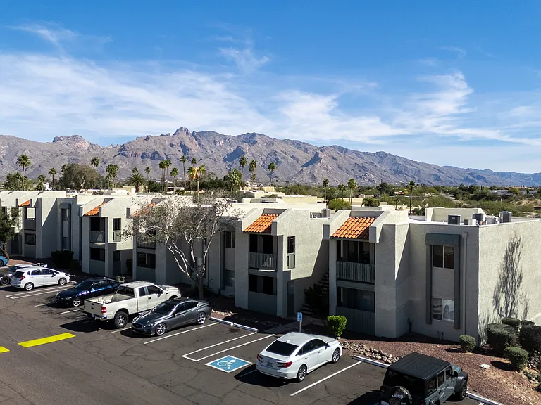Valley View Apartments — Photo 10