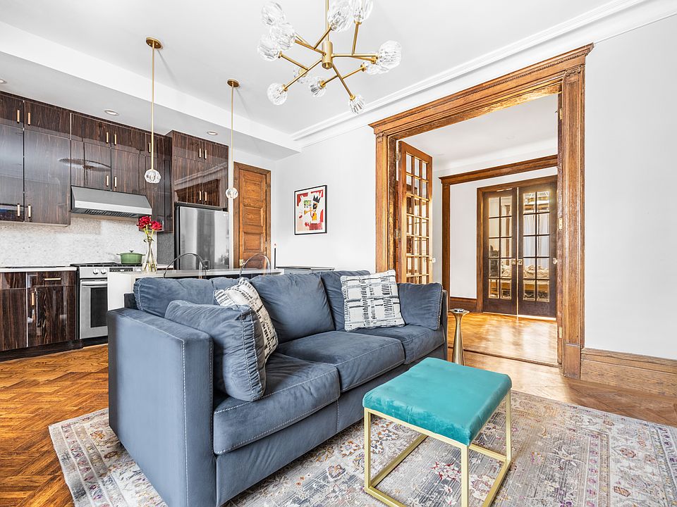 1st image of 108 Bainbridge St #2