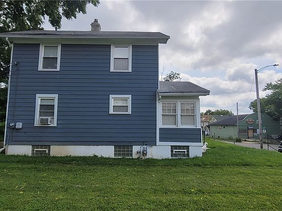 2nd image of 1913 Oakridge Dr