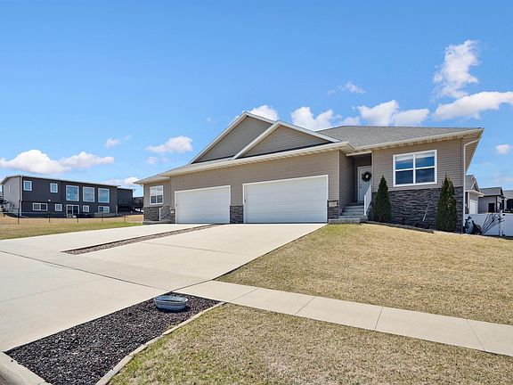 3rd image of 4709 Ironwood Dr
