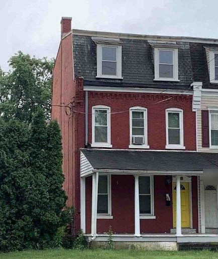1st image of 636 E Lehman St