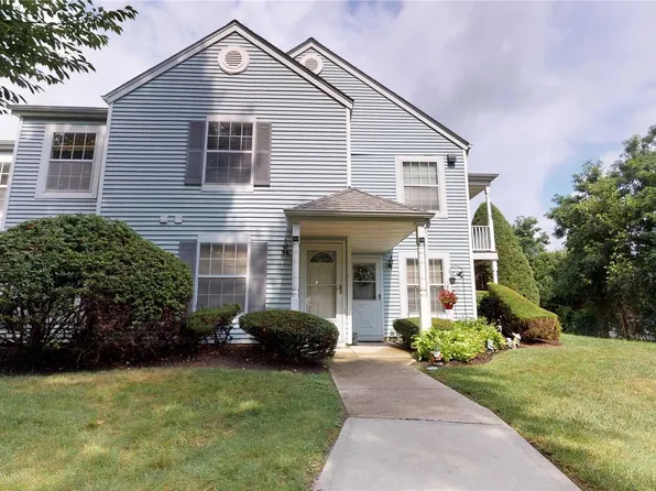 313 Fairview Cir, Middle Island, NY 11953