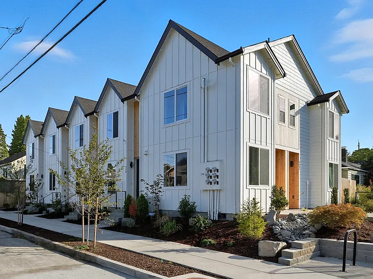 330 NE 58th Ave — Photo 5