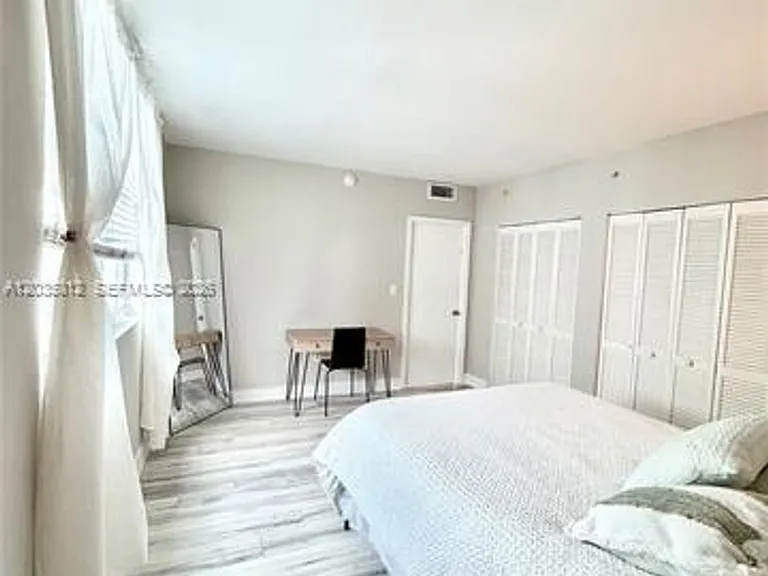 7501 E Treasure Dr #6T — Photo 10