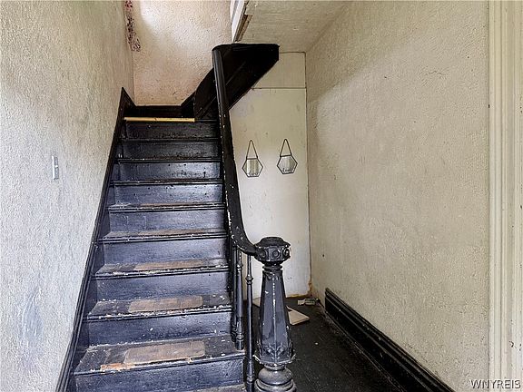 3rd image of 407 Busti Ave