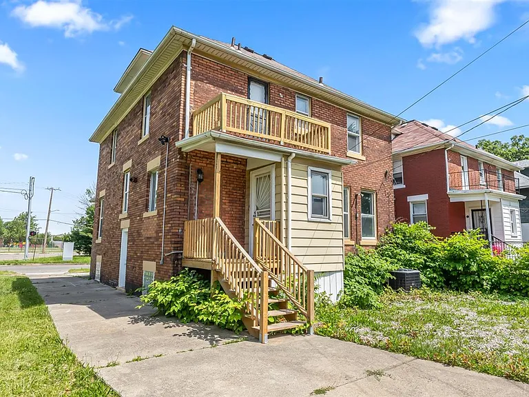 216-1HOLBROOK Street — Photo 2