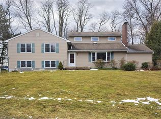 14 Lincoln Dr, Poughkeepsie, NY 12601