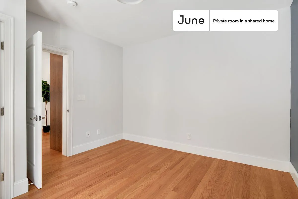 Building Photo - 186 Kelton St #E