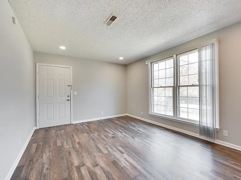 537B Raleigh Dr — Photo 5