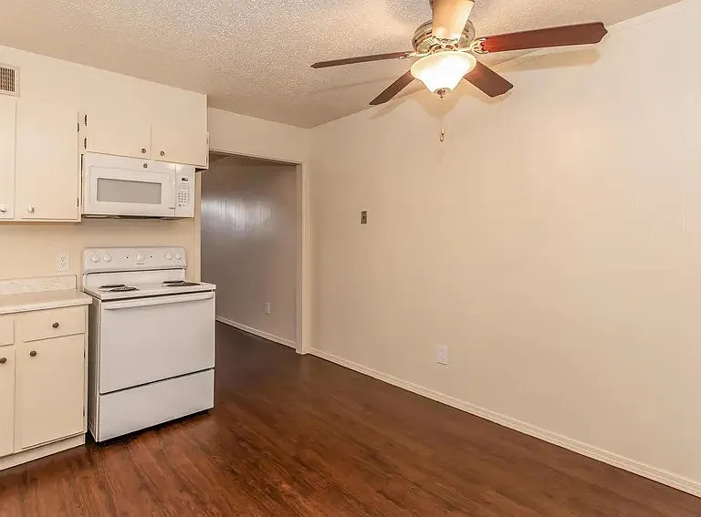 Parkside Apartments — Photo 34
