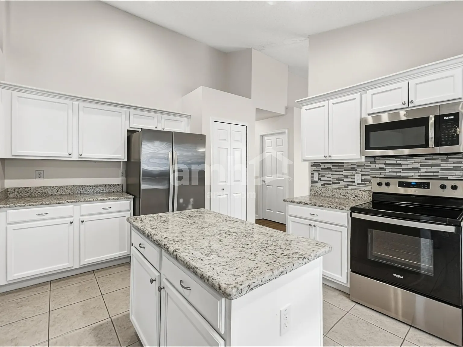 3 bed, 2.0 bath, 1922 sqft, $2,320 — Photo 3