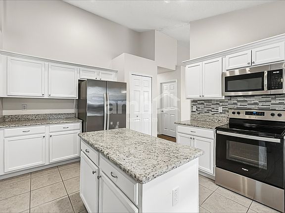 3rd image of 1066 Bluegrass Dr