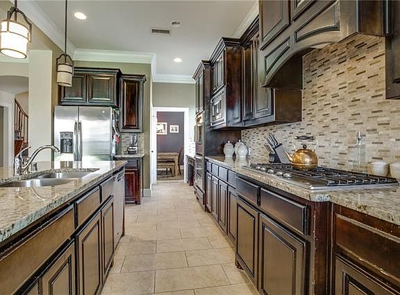 3rd image of 941 Club Oak Ct