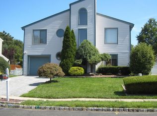 64 Gable Ct, Matawan, NJ 07747