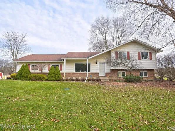 6700 Fish Lake Rd, Holly, MI 48442