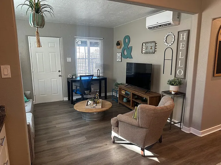 208 University Blvd SE — Photo 6