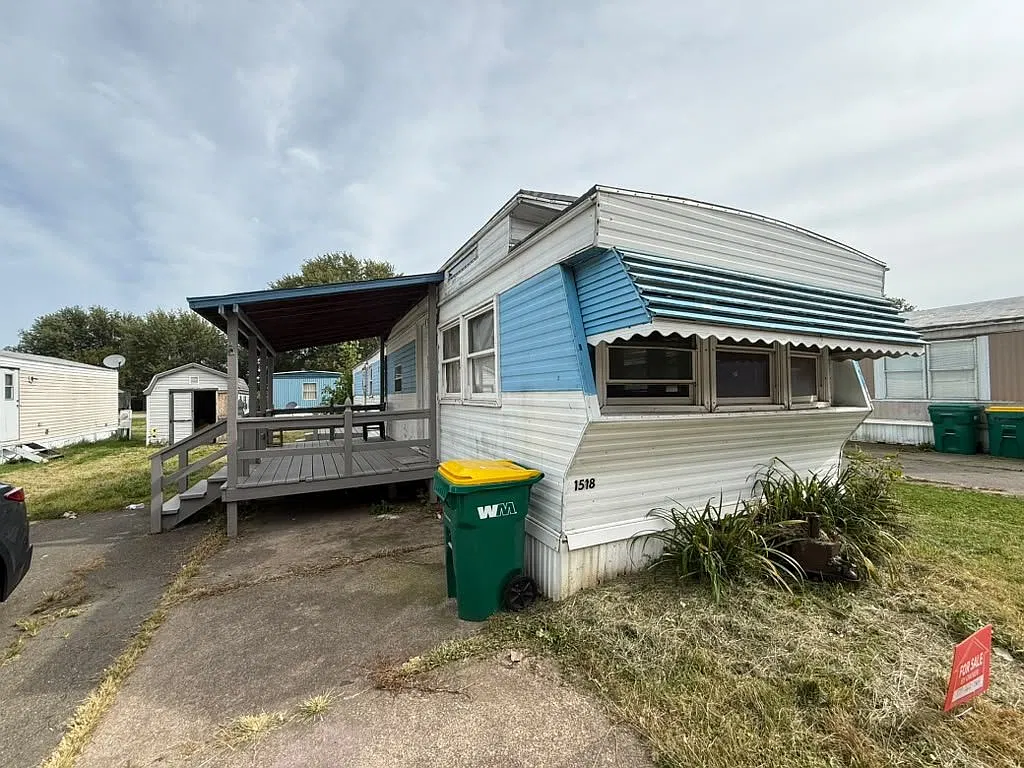 Handyman Special - Mobile Home for Sale - $500 or Best Offer — Photo 1