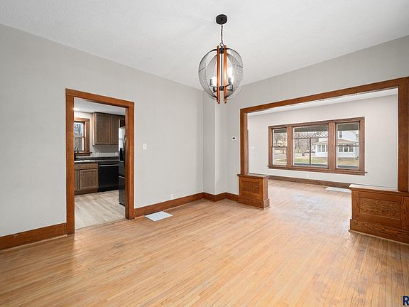 3rd image of 535 N Menlo Ave