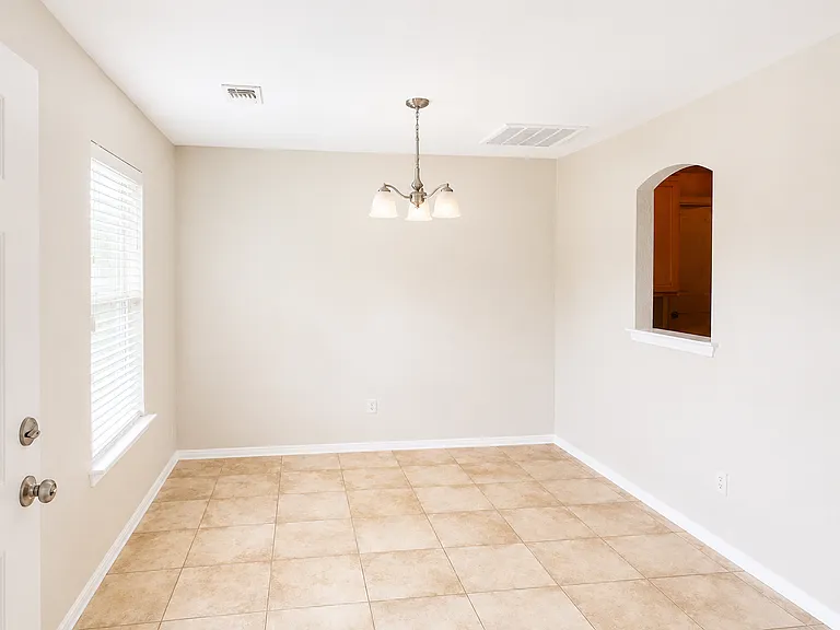 2709 Donna Ct — Photo 3