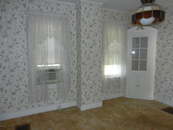 Dining room with Built-in #1