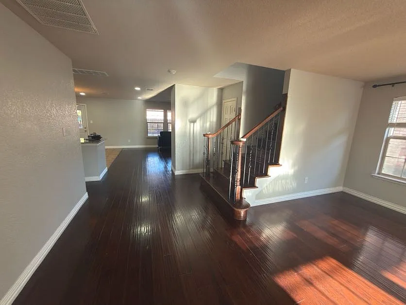 3 bed, 2.5 bath, 2964 sqft, $3,000 — Photo 4