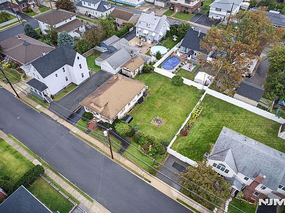 5th image of 318 1st Street