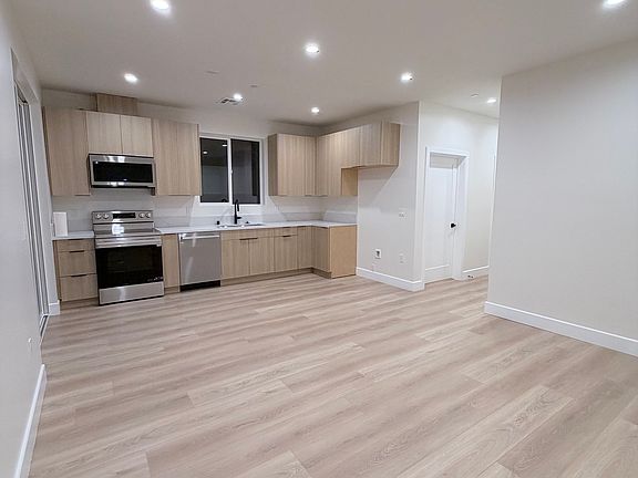 3rd image of 4335 Sunnyslope Ave #1/4