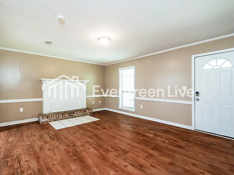 438 Terri Ln — Photo 3