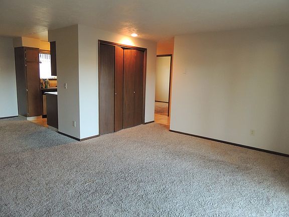 3rd image of 3315-3317 W Bismark Ave #8N