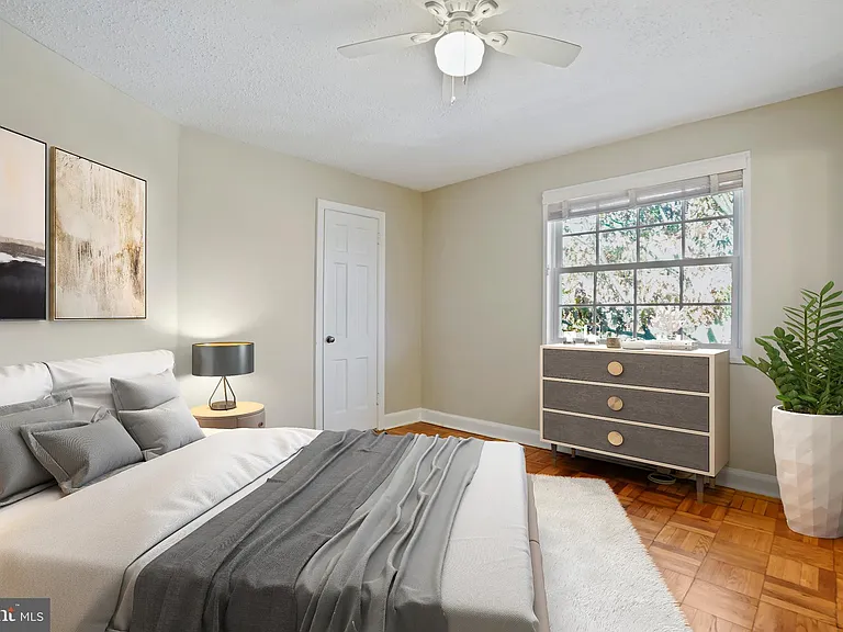 1630 W Abingdon Dr #301 — Photo 17