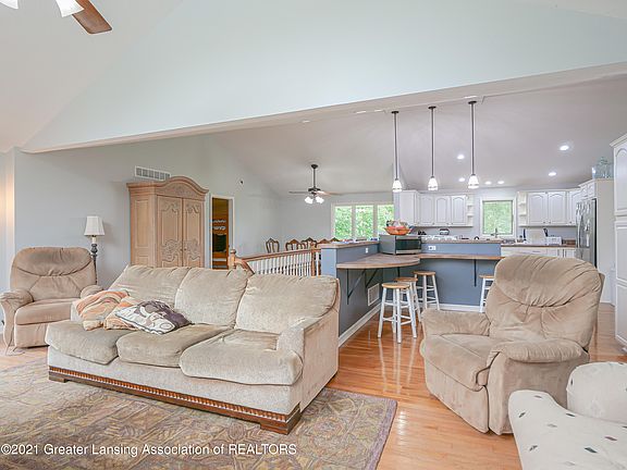 5th image of 10600 Woodbrook Dr