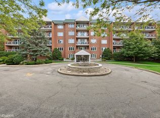 6980 W Touhy Ave APT 205, Niles, IL 60714