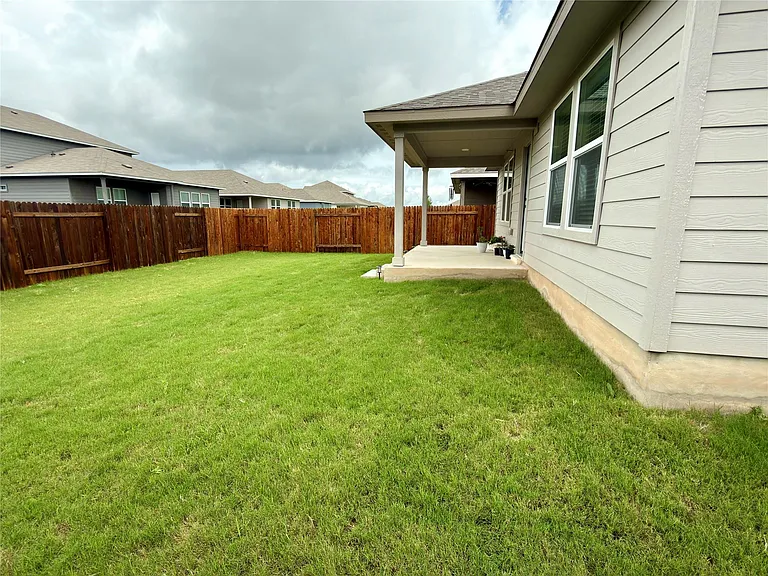 310 Fossil Dr — Photo 17