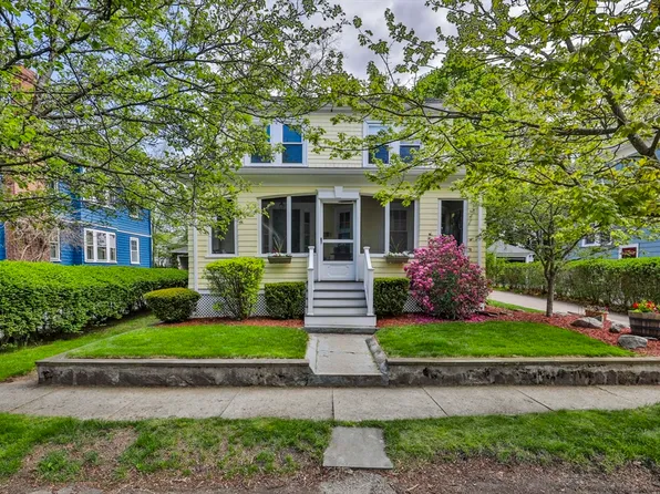 15 Crown St, Milton, MA 02186